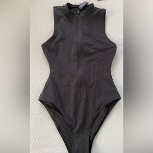 SKIMS SWIM ZIP FRONT SLEEVELESS ONE PIECE | ONYX - ONYX / S x 1 NEVER WORN